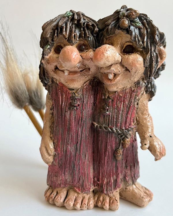 Troll pair