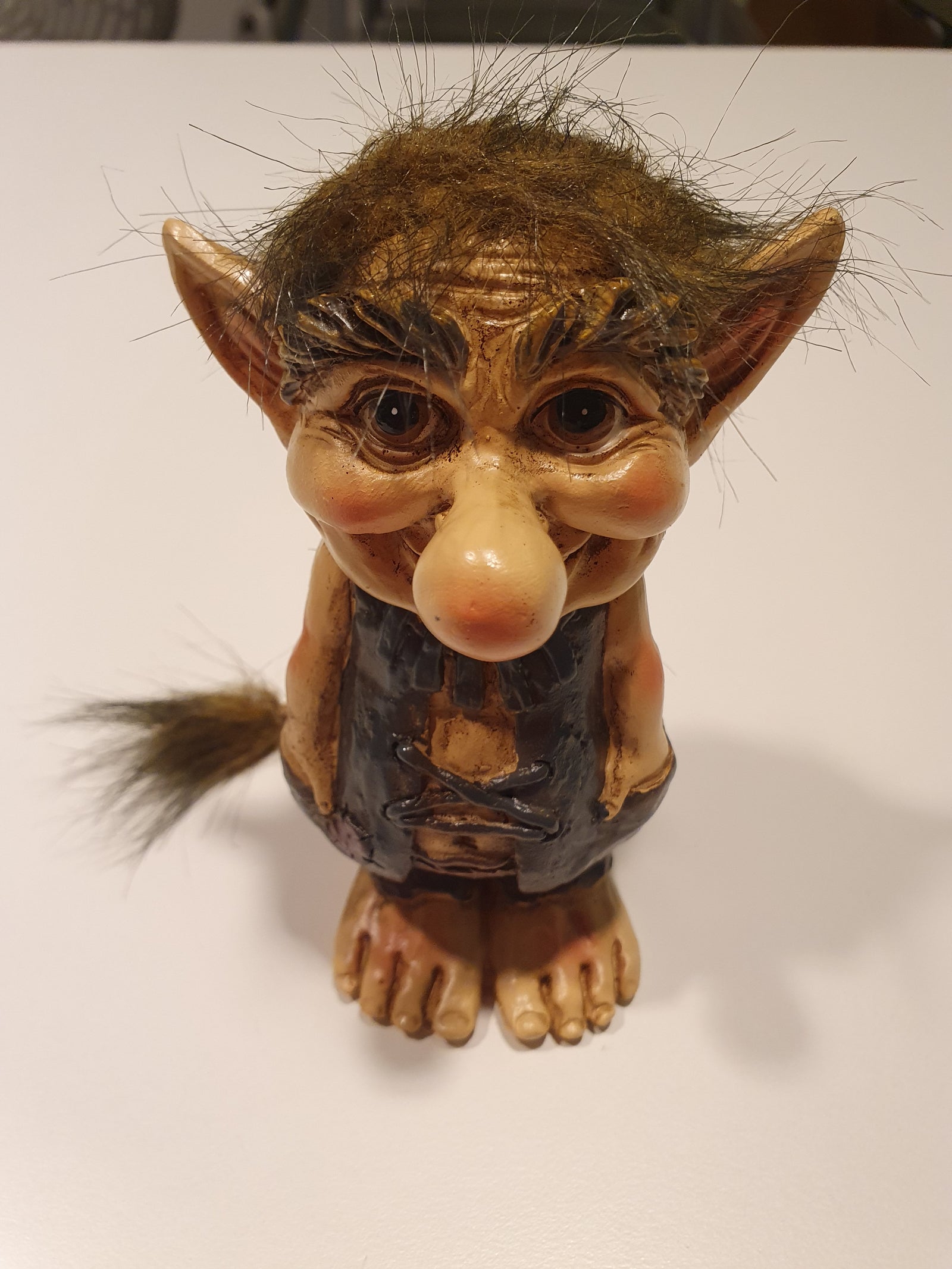 Troll W/Hair. hands in pockets – Sunfilm